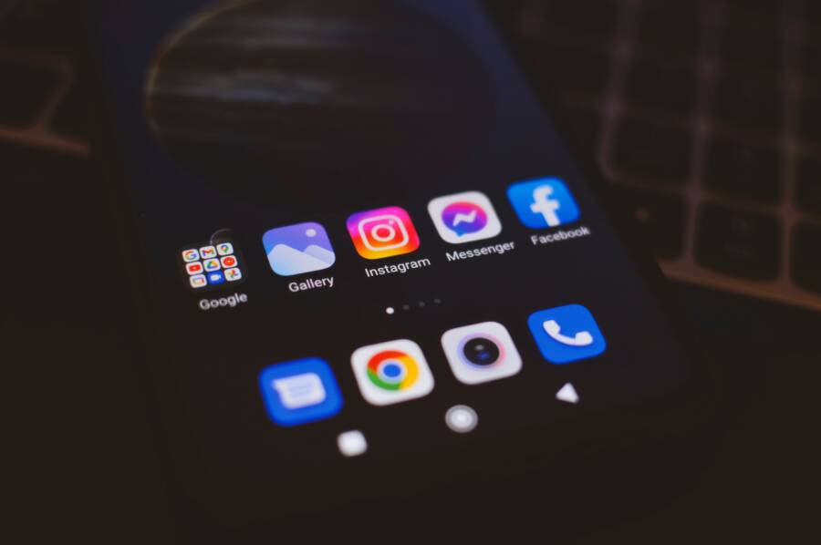 How to Build a Distraction-Free Smartphone Home Screen