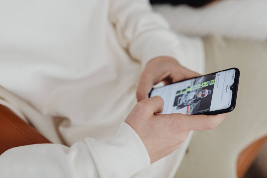 How to Build a Personal Media Library on Your Smartphone (Simple Workflow)