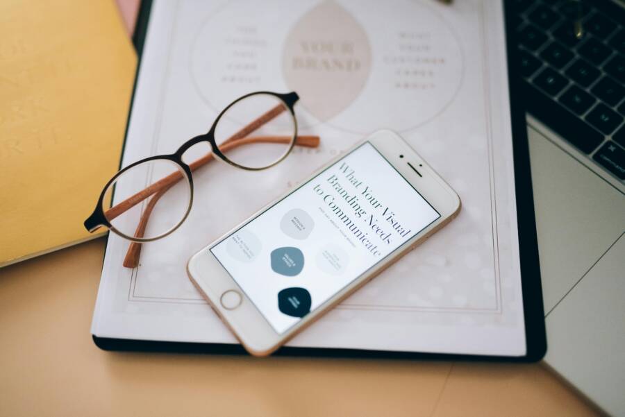 How to Build a Travel Communication Plan on Your Smartphone