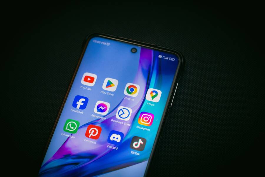 How to Close All Apps on Your Smartphone (Complete Guide)