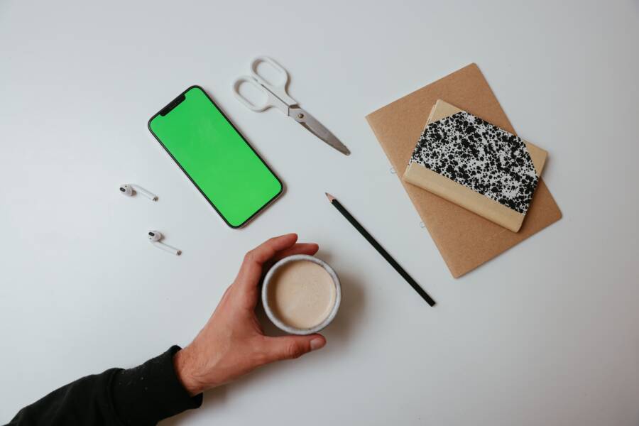 How to Create a 10-Minute Weekly Maintenance Routine for Your Smartphone