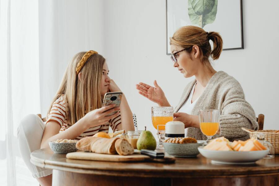 How to Create a Low-Distraction Phone Setup for Parents