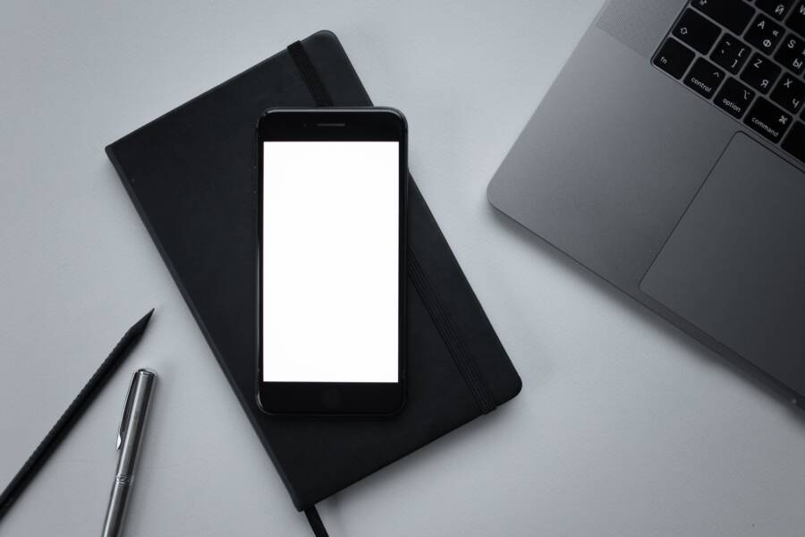 How to Create a Minimalist Smartphone Home Screen That Sticks