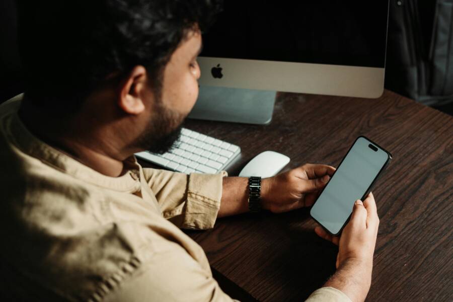 How to Enable Offline Document Access on Your Smartphone and Computer
