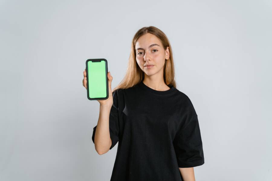 How to Fix a Flashing Black Smartphone Screen