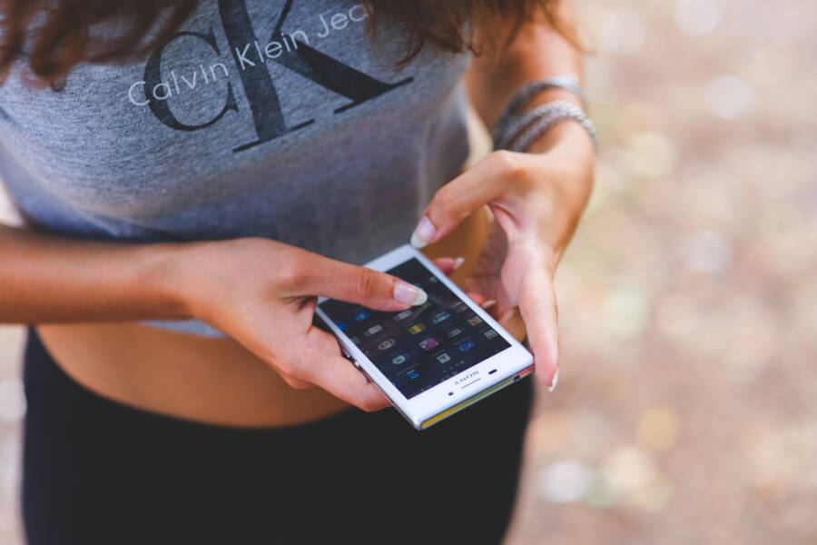 How to Fix a Flickering Phone Screen in Social Apps