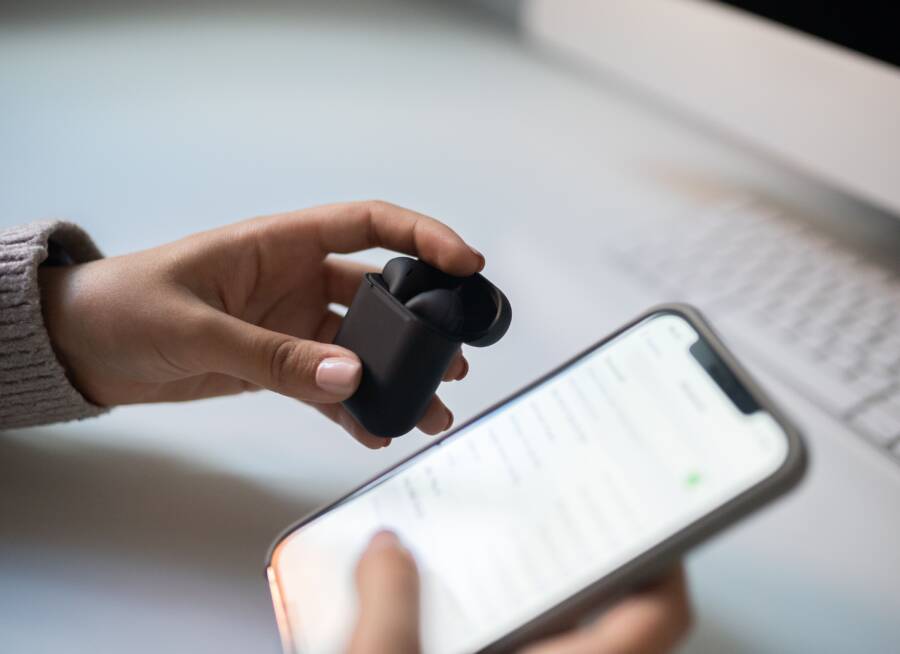 How to Fix a Phone That Cannot Find Bluetooth Devices in Crowded Places