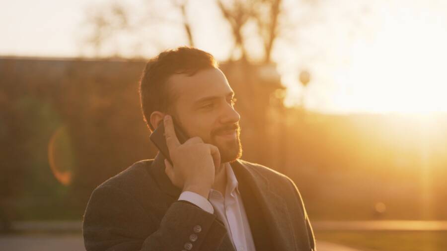 How to Fix a Phone That Cannot Make Calls in One Neighborhood
