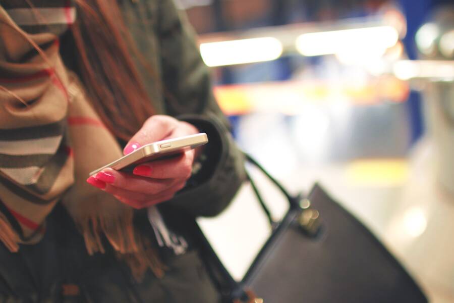 How to Fix a Phone That Cannot Send Messages While Roaming