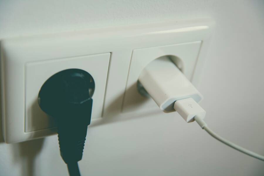 How to Fix a Phone That Only Charges When the Cable Is Bent
