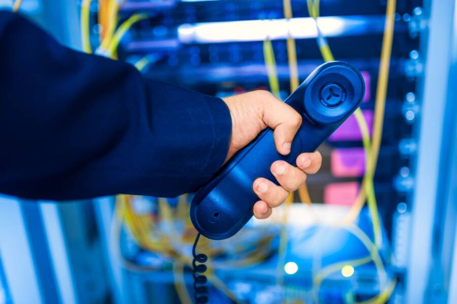 How to Fix a Phone That Shows Signal but Has No Service