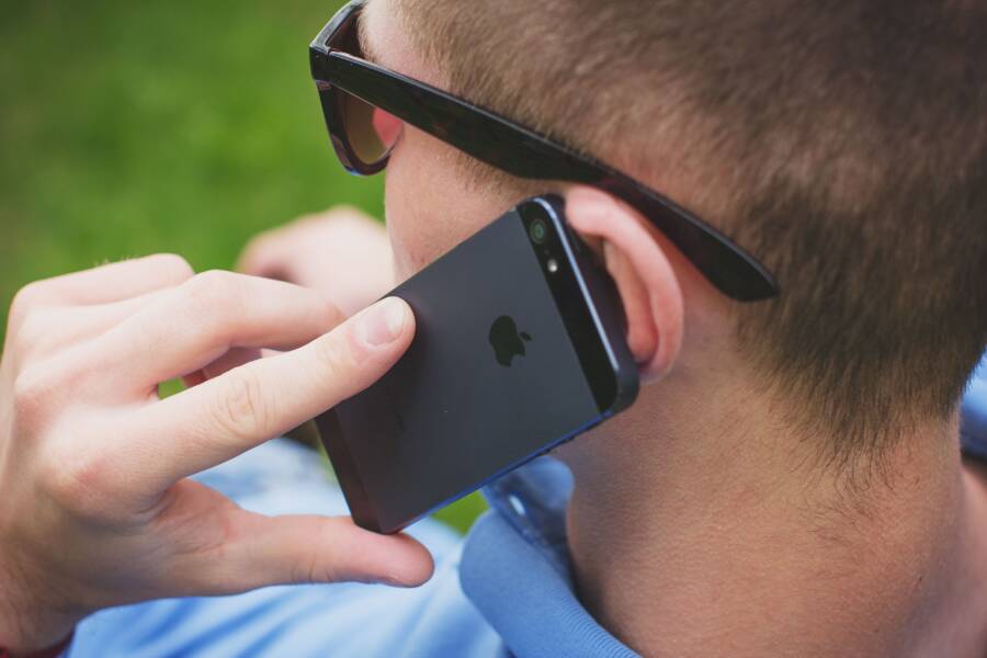 How to Fix a Smartphone That Cannot Make Calls After a Reboot