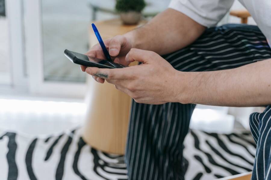 How to Fix a Smartphone That Cannot Receive Bank Verification Texts