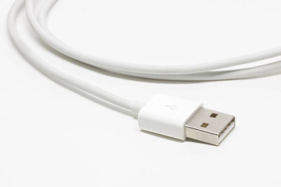 How to Fix a Smartphone That Charges Only When Powered Off How to Fix a Smartphone That Charges Only When Powered Off
