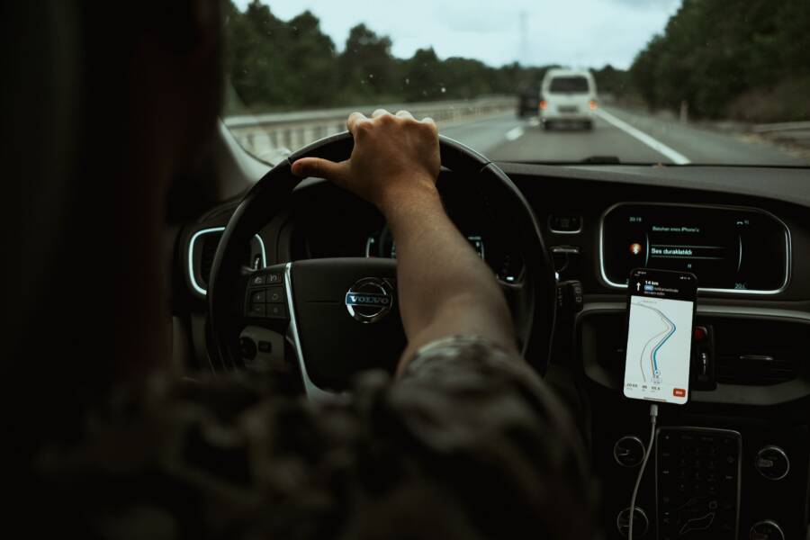 How to Fix a Smartphone That Fails to Update Maps While Driving