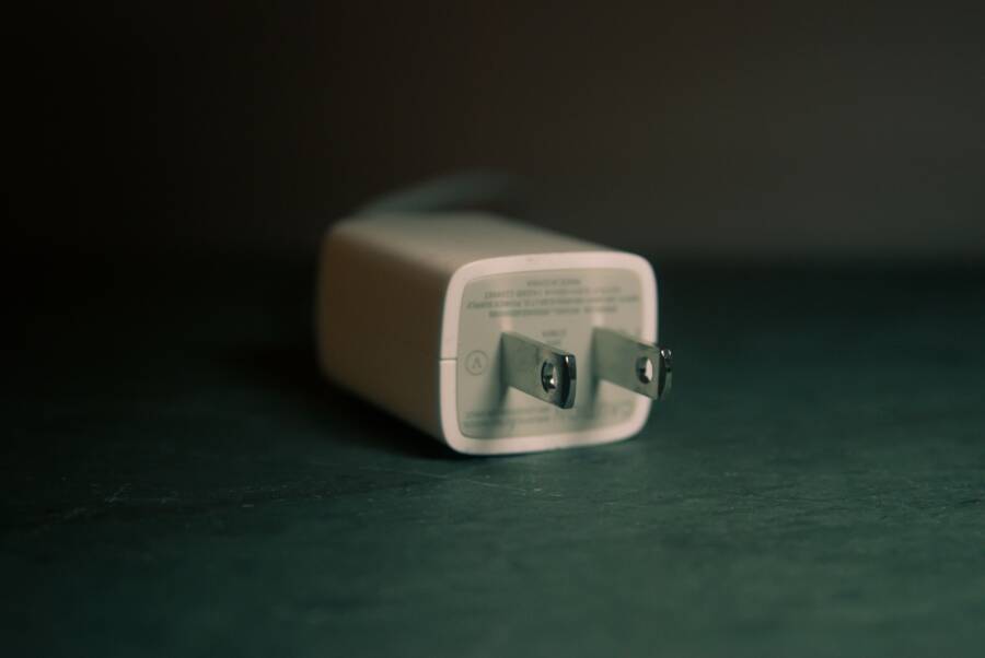 How to Fix a Smartphone That Loses Power While Charging