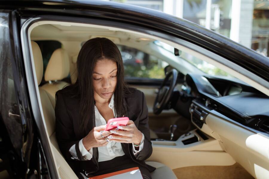 How to Fix a Smartphone That Will Not Connect to Your Car Screen