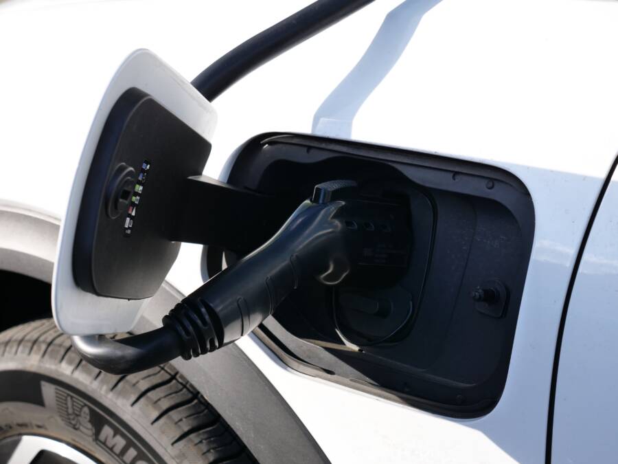 How to Fix a Smartphone That Won't Charge in Your Car