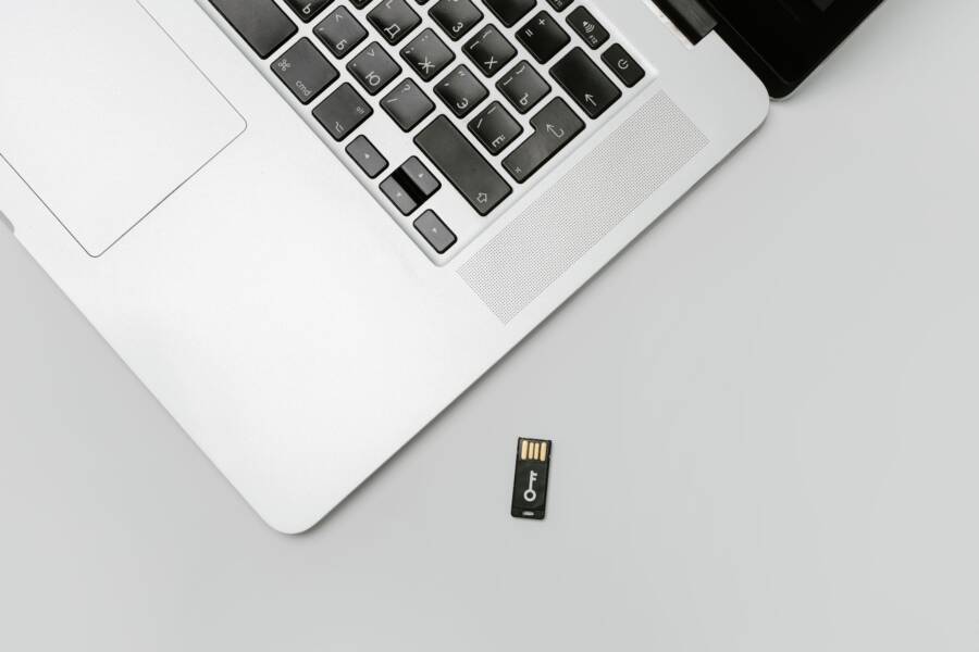 How to Fix a Smartphone That Won't Mount a USB Drive