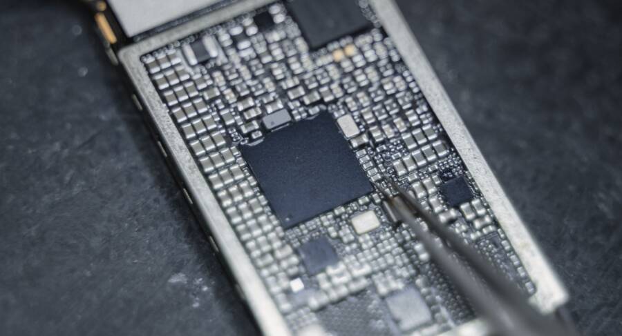 How to Fix a Thin or Weak Phone Speaker (Step-by-Step)