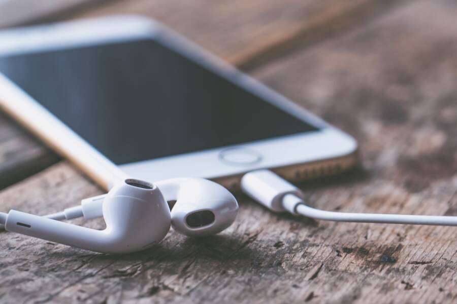 How to Fix Bluetooth Headphones That Keep Pausing Music on Your Smartphone