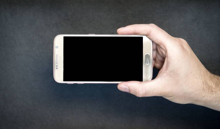 How to Fix Cellular Data on Your Smartphone After Traveling