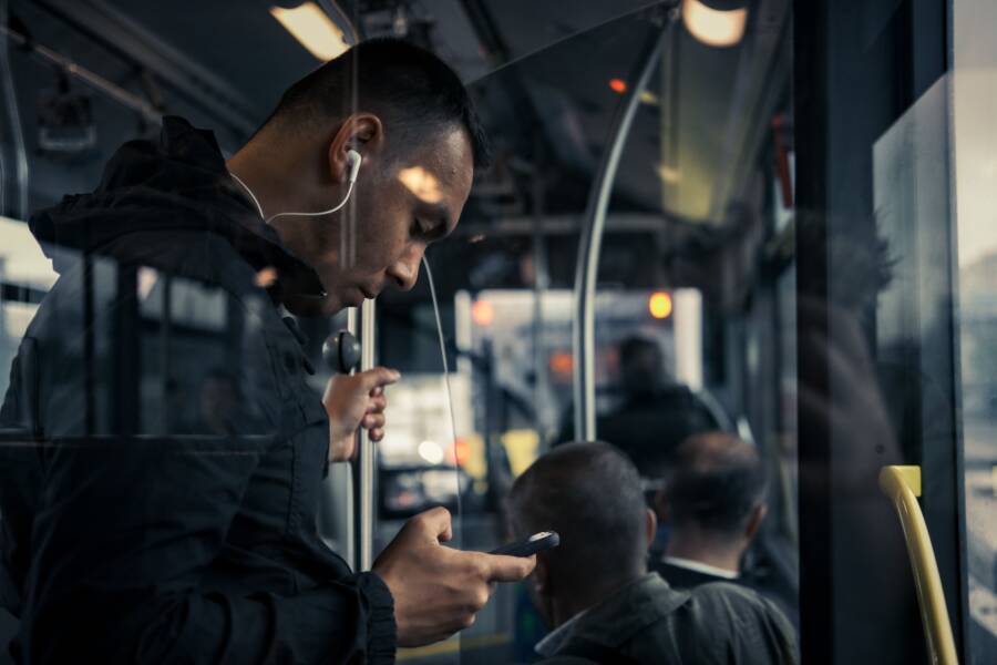 How to Fix Fast Smartphone Battery Drain During Commutes