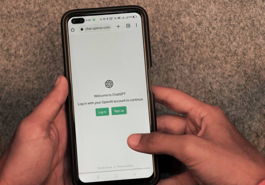 How to Fix iPhone and Android Wi-Fi Password Prompts
