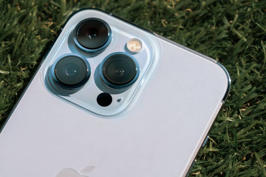 How to Fix Lens Flare on Your Smartphone Camera