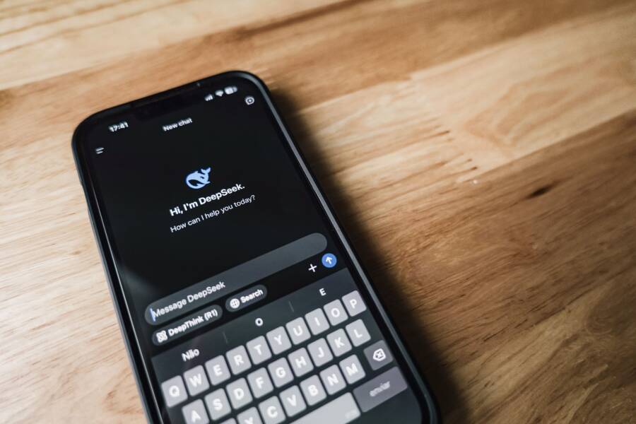 How to Fix Missing Image Previews in Phone Chat Apps