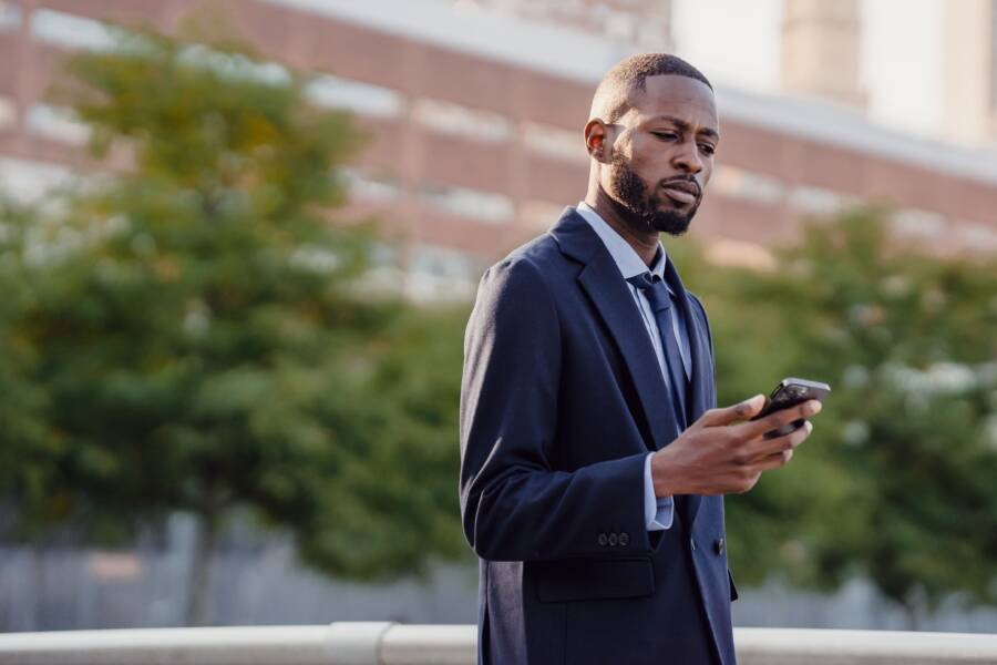 How to Fix Mobile Data Issues on Your Phone While Roaming