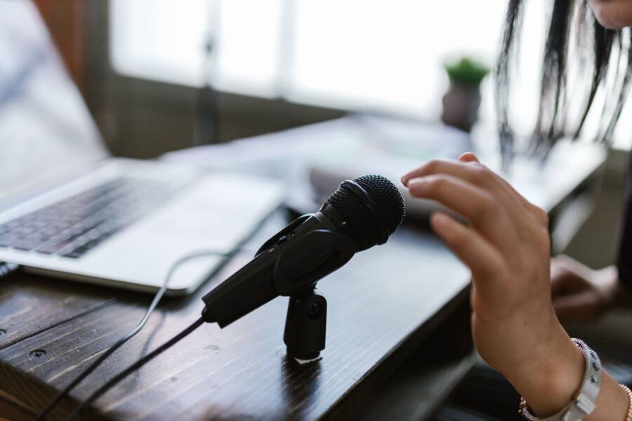 How to Fix Muffled or Distant Microphone Audio on Your Smartphone How to Fix Muffled or Distant Microphone Audio on Your Smartphone