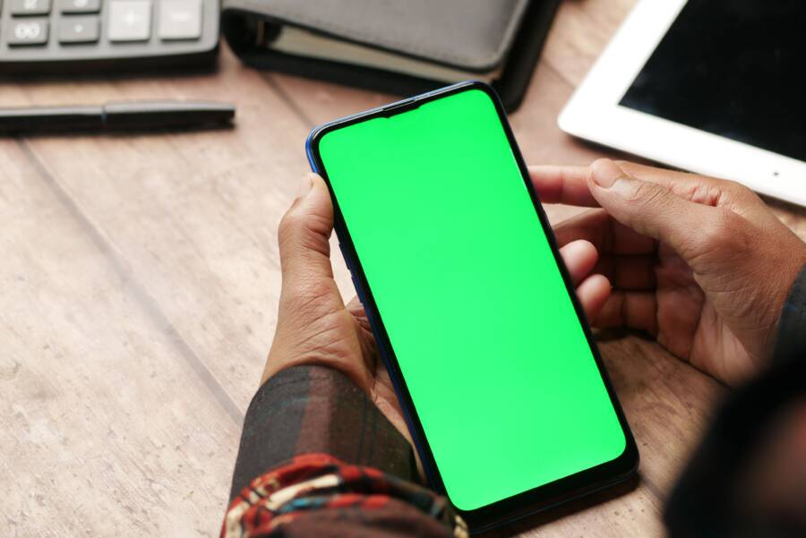 How to Fix Phone Screen Flickering After a Theme Change