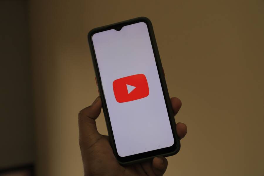 How to Fix Streaming Apps Not Loading on Your Smartphone Wi-Fi