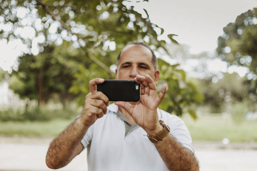 How to Fix Washed Out or Dark Photos on Your Smartphone