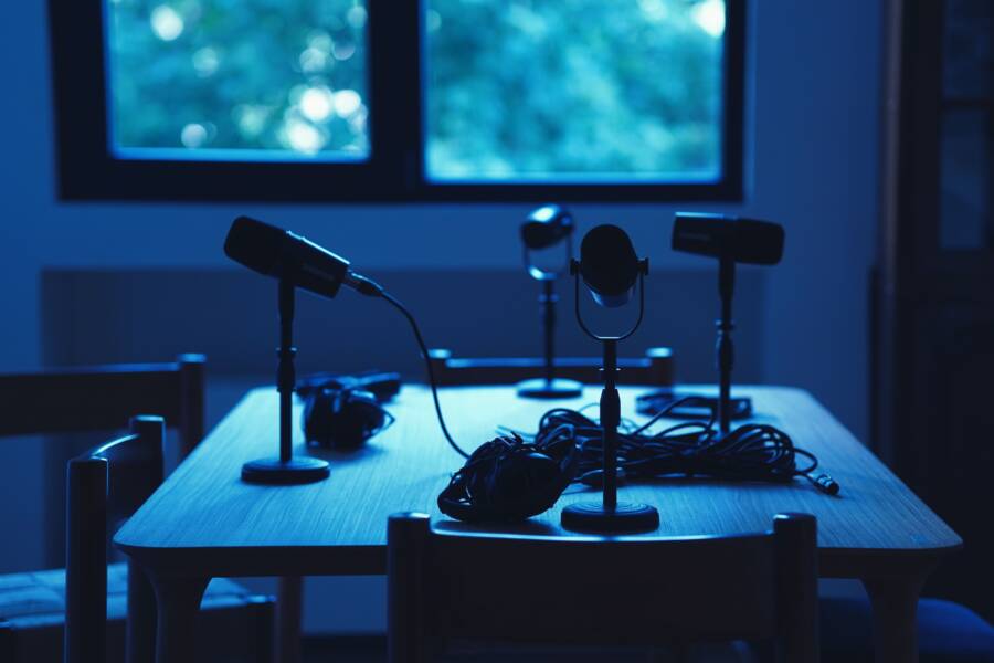 How to Fix Your Phone Microphone in Loud Rooms