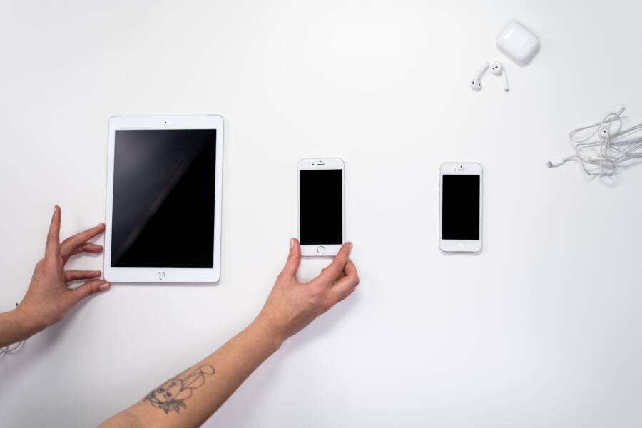 How to Fix Your Smartphone When Apple ID or Google Accounts Sign Out