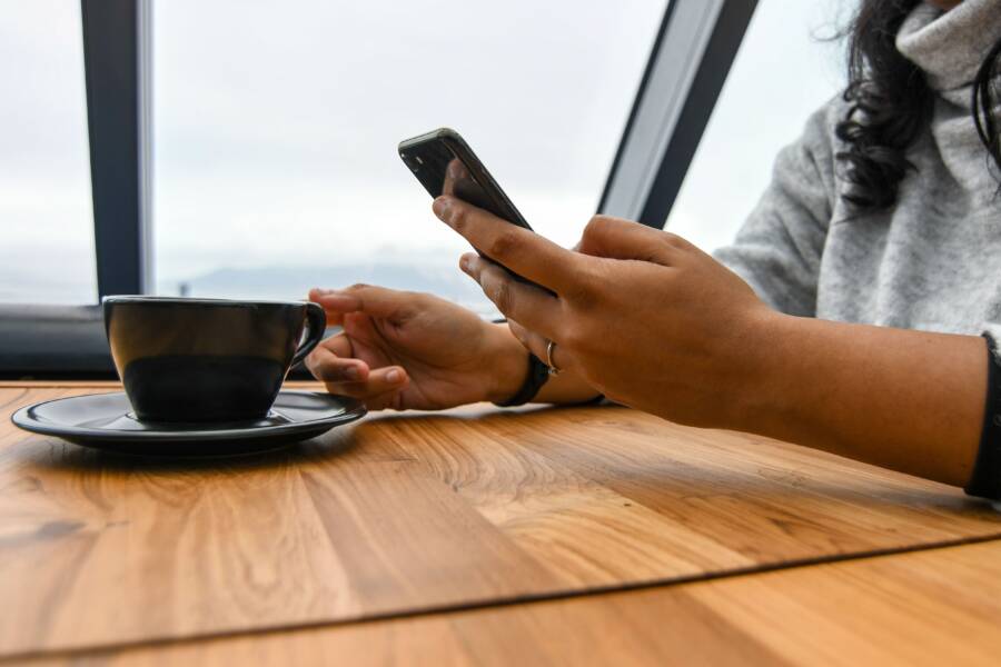 How to Fix Your Smartphone When Hotel Wi-Fi Won't Connect