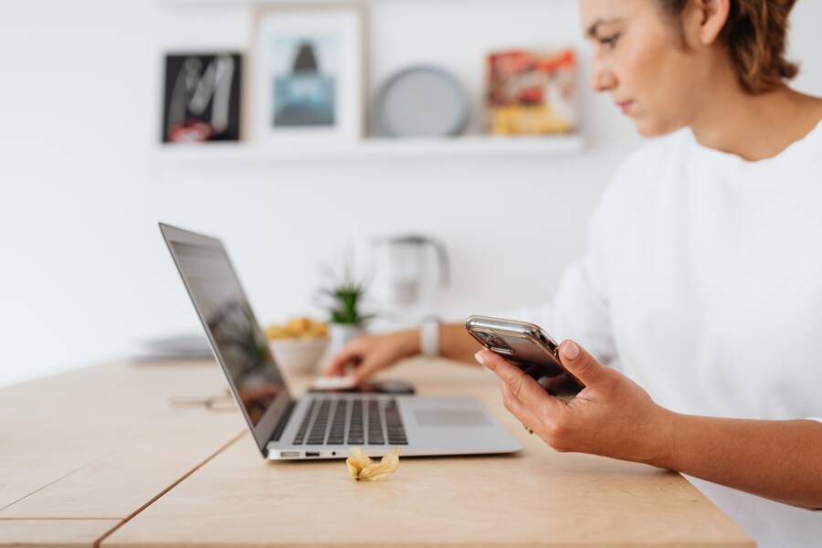 How to Keep Personal and Work Files Separate on One Smartphone