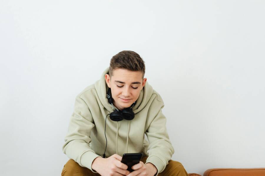 How to Learn a Language Daily Using Your Phone