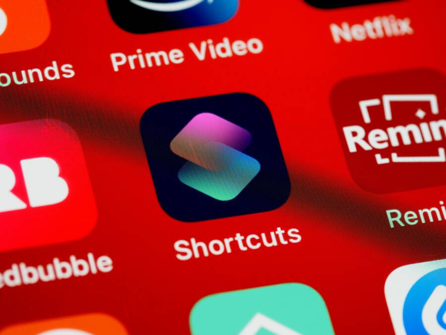 How to Manage Files on Your iPhone and Android Smartphone