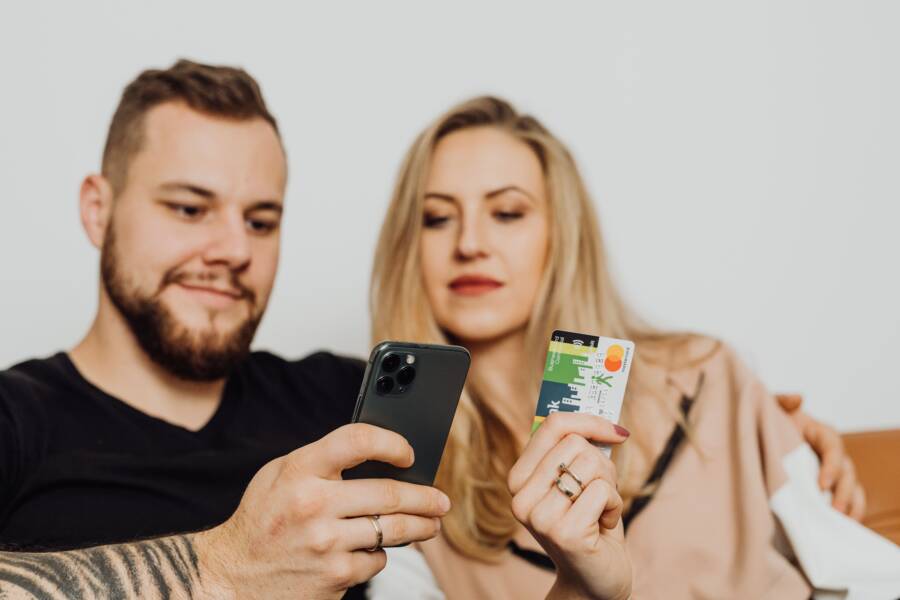 How to Organize Loyalty Cards and Coupons on Your Smartphone