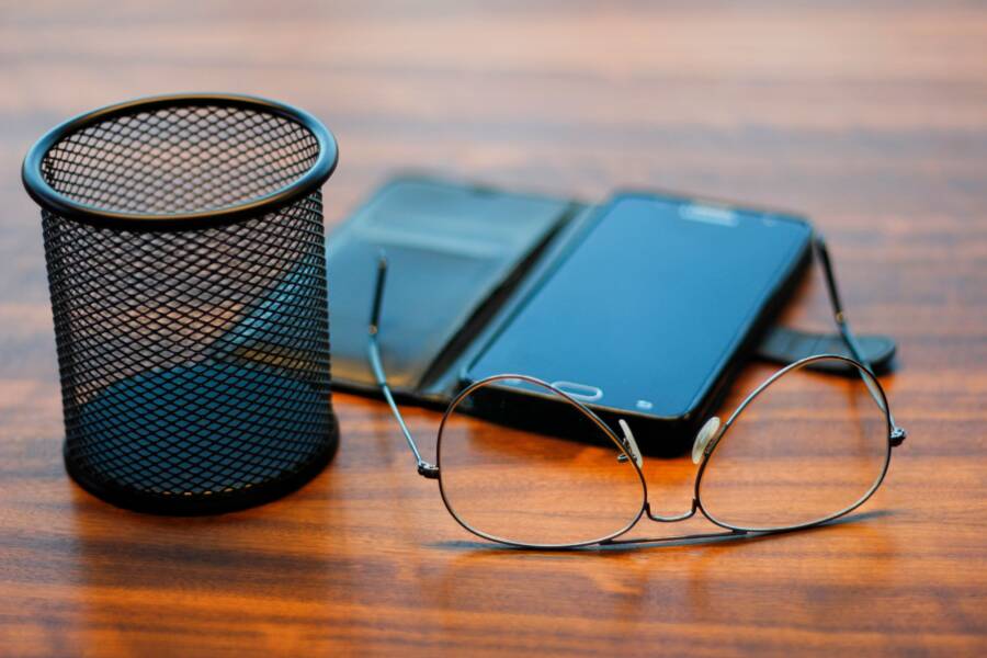 How to Reduce Eye Strain on Your Smartphone (Color Filter Guide)