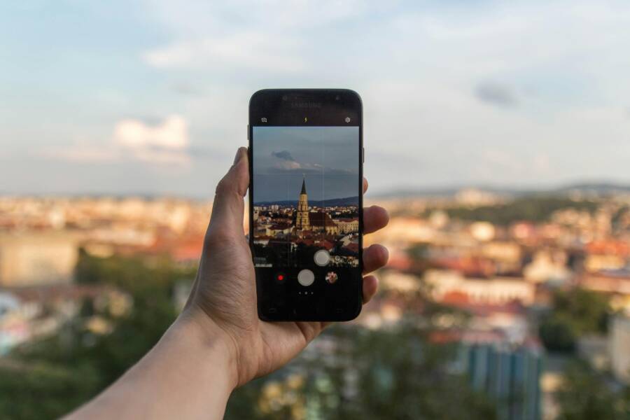How to Reduce Roaming Costs on Your Smartphone (A Practical Guide)