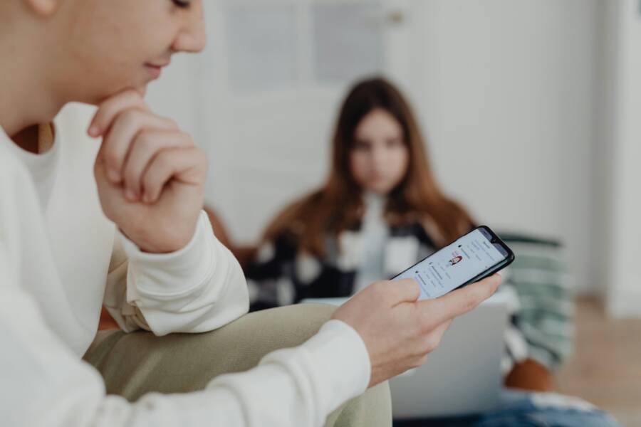 How to Safely Share Smart Home Access Using Your Smartphone