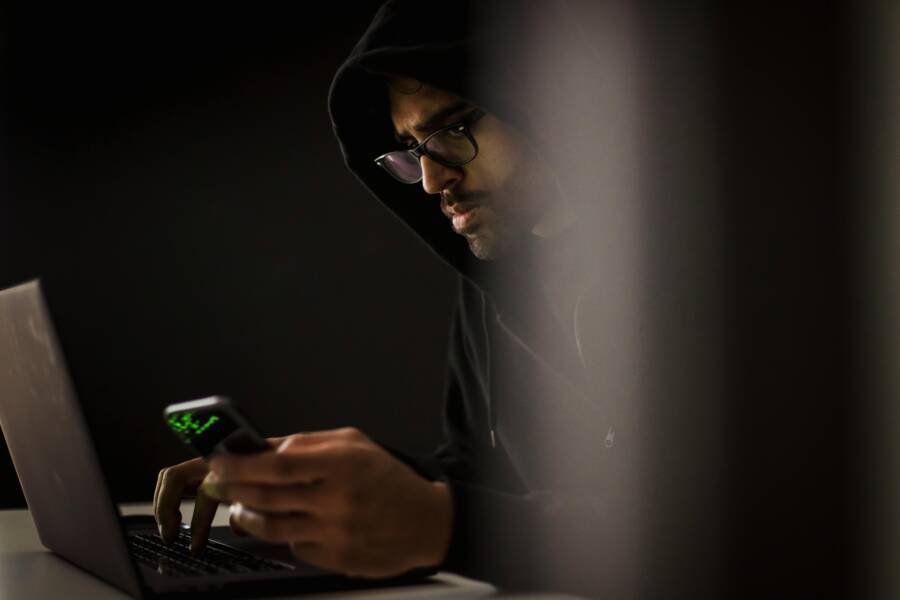 How to Secure Browser Privacy on Your Smartphone (Safari and Chrome Guide)