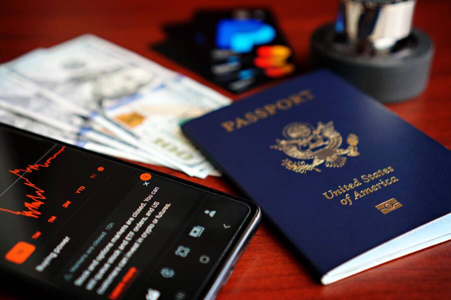 How to Securely Store Important Travel Documents on Your Smartphone