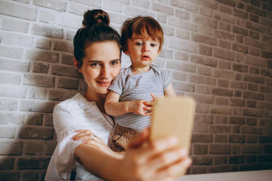 How to Set Healthy Smartphone Limits with Your Child (Without the Fights)