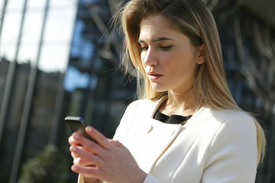 How to Set Up a Business Contact Profile on Your Smartphone