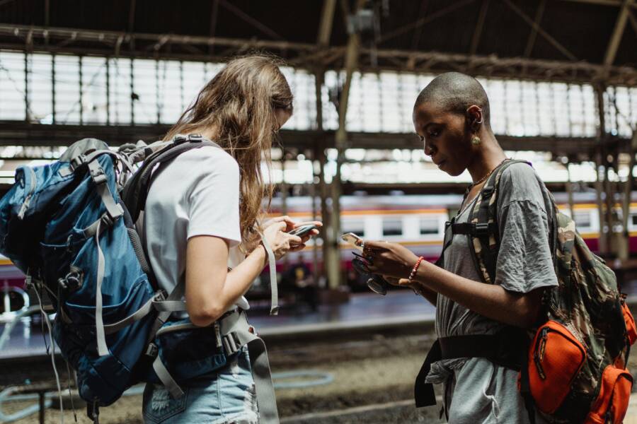 How to Set Up a Travel Data Plan on Your Smartphone (Checklist)